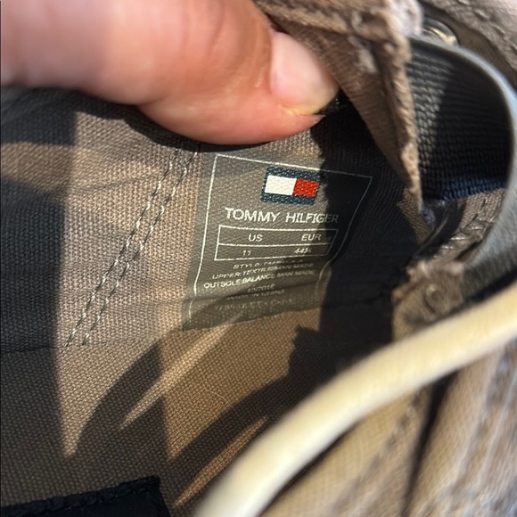 Tommy Hilfiger Men’s Casual Brown Canvas Sneakers, size 11 - Picture 3 of 9